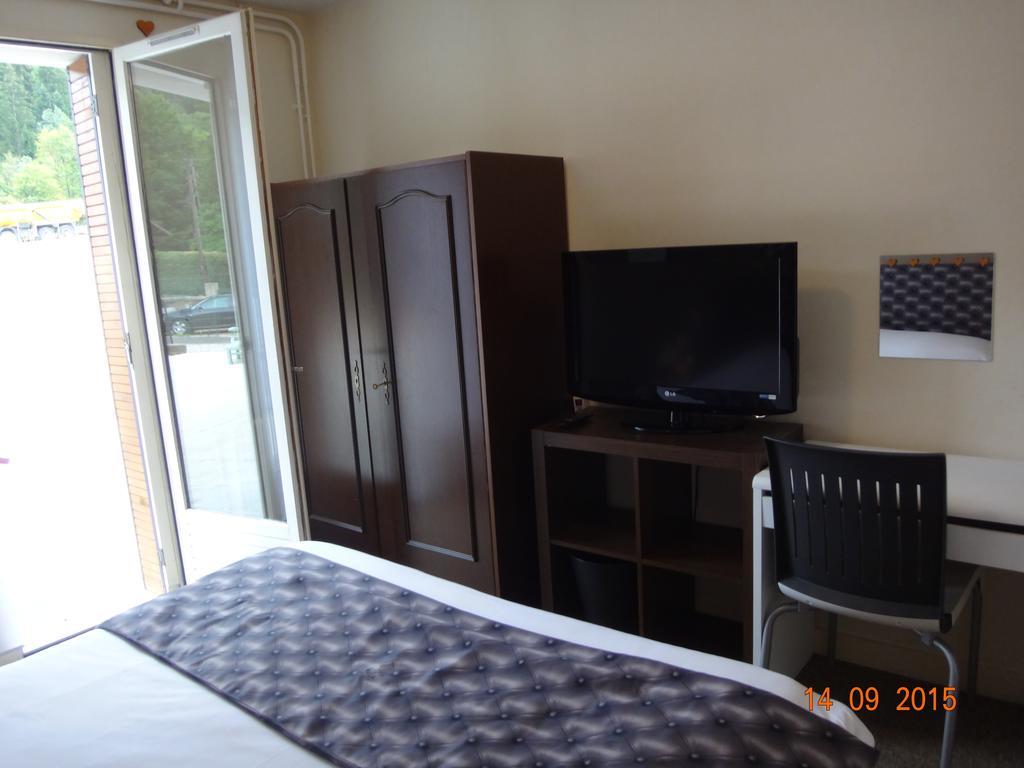 Hotel Bon Accueil Oyonnax Oda fotoğraf